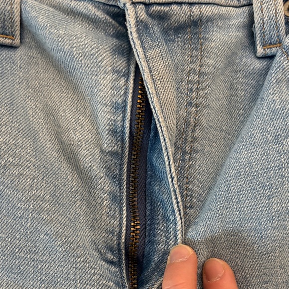 Levi’s Women’s Size 30 High Waisted Mom Jean Light Blue Straight/Skinny Leg - Picture 3 of 11